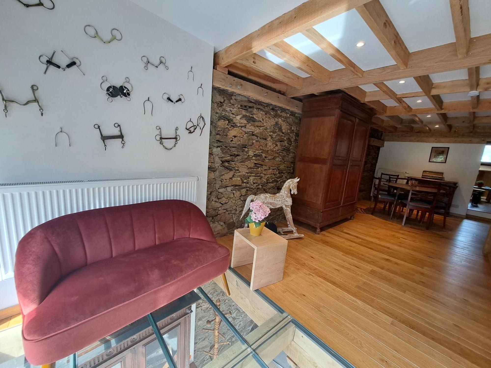 Sous La Charpente Hotel Ла Рош ан Арден Екстериор снимка